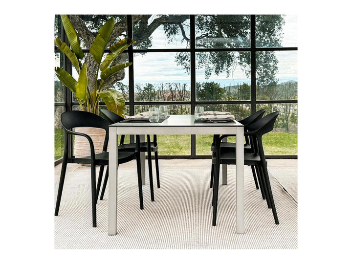 Stol i plast med armlæn | Duna | Balliu