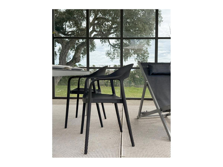 Stol i plast med armlæn | Duna | Balliu